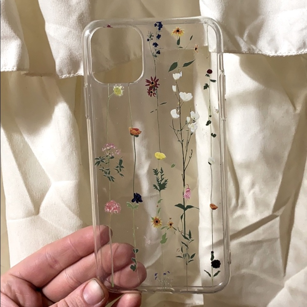 iPhone 11 max pro floral simplistic phone case